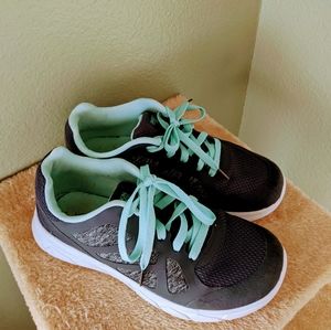 Woman's sneakers